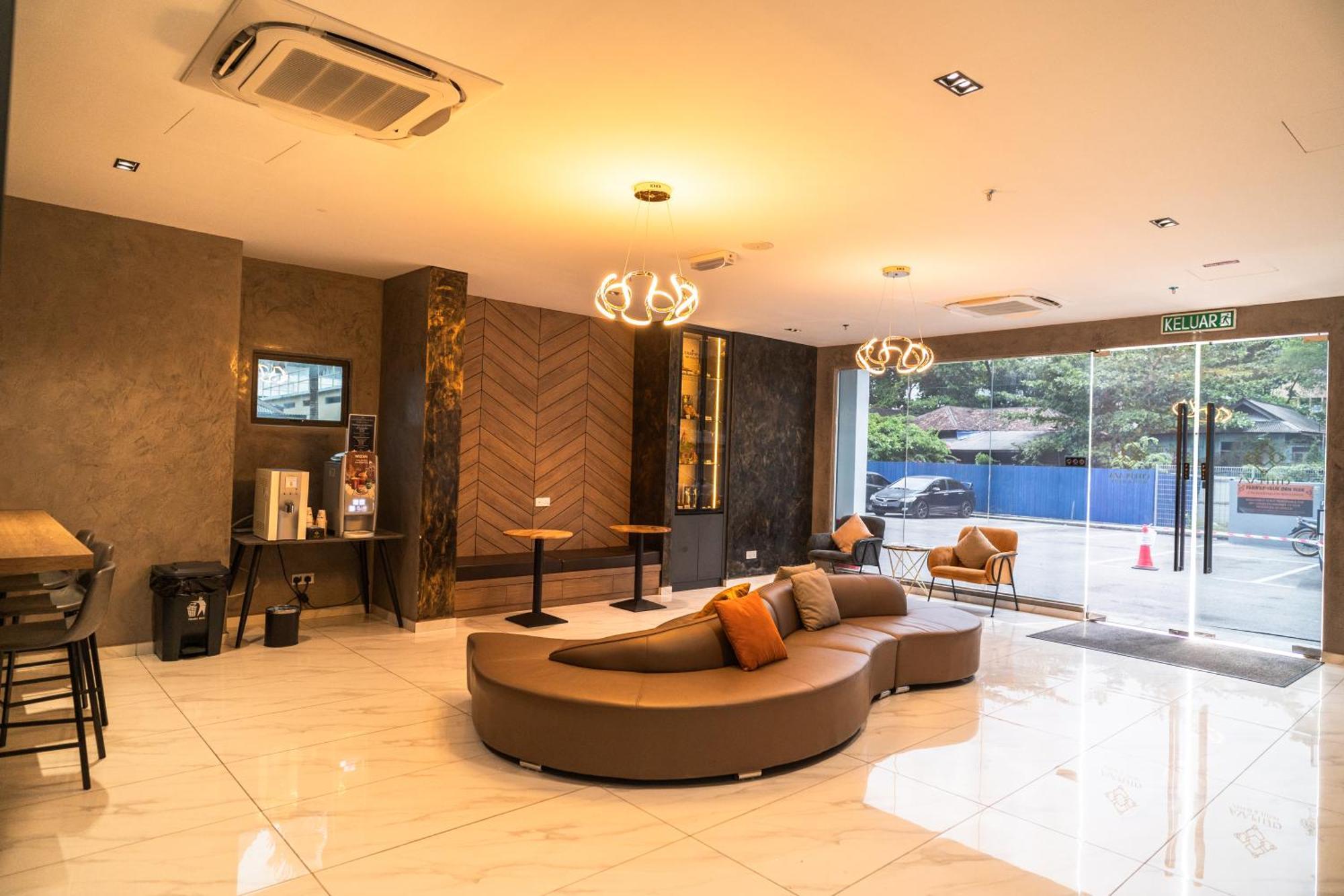 Dj Citi Plaza Hotel & Suites Куала Теренгану Екстериор снимка