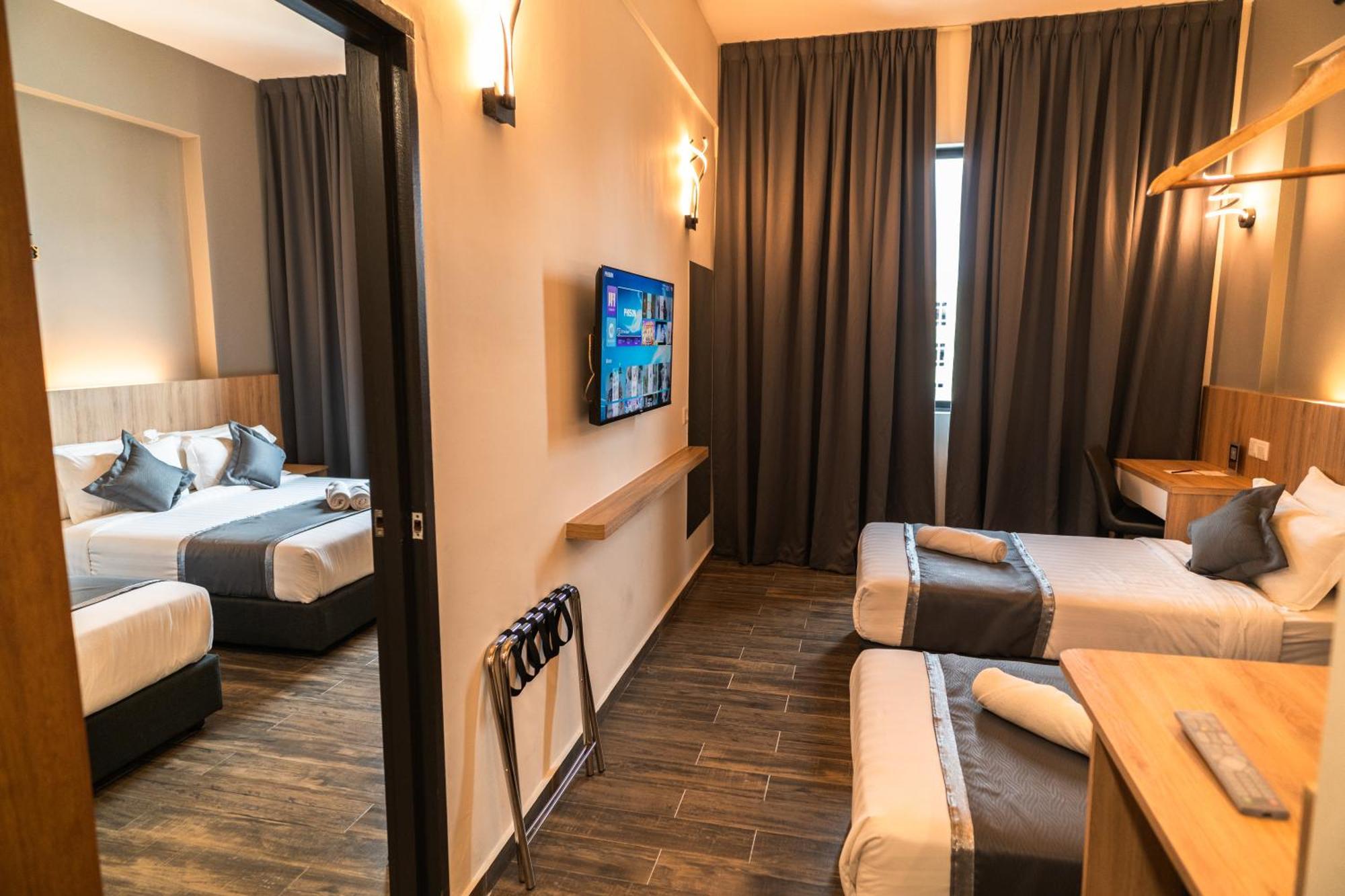 Dj Citi Plaza Hotel & Suites Куала Теренгану Екстериор снимка